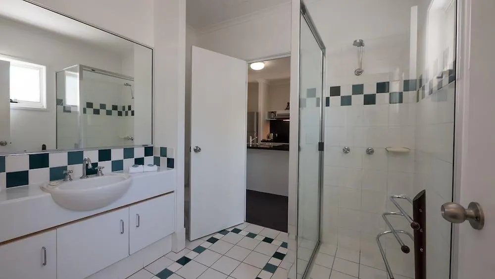 Marlin Cove Holiday Apartments Trinity Beach Australië