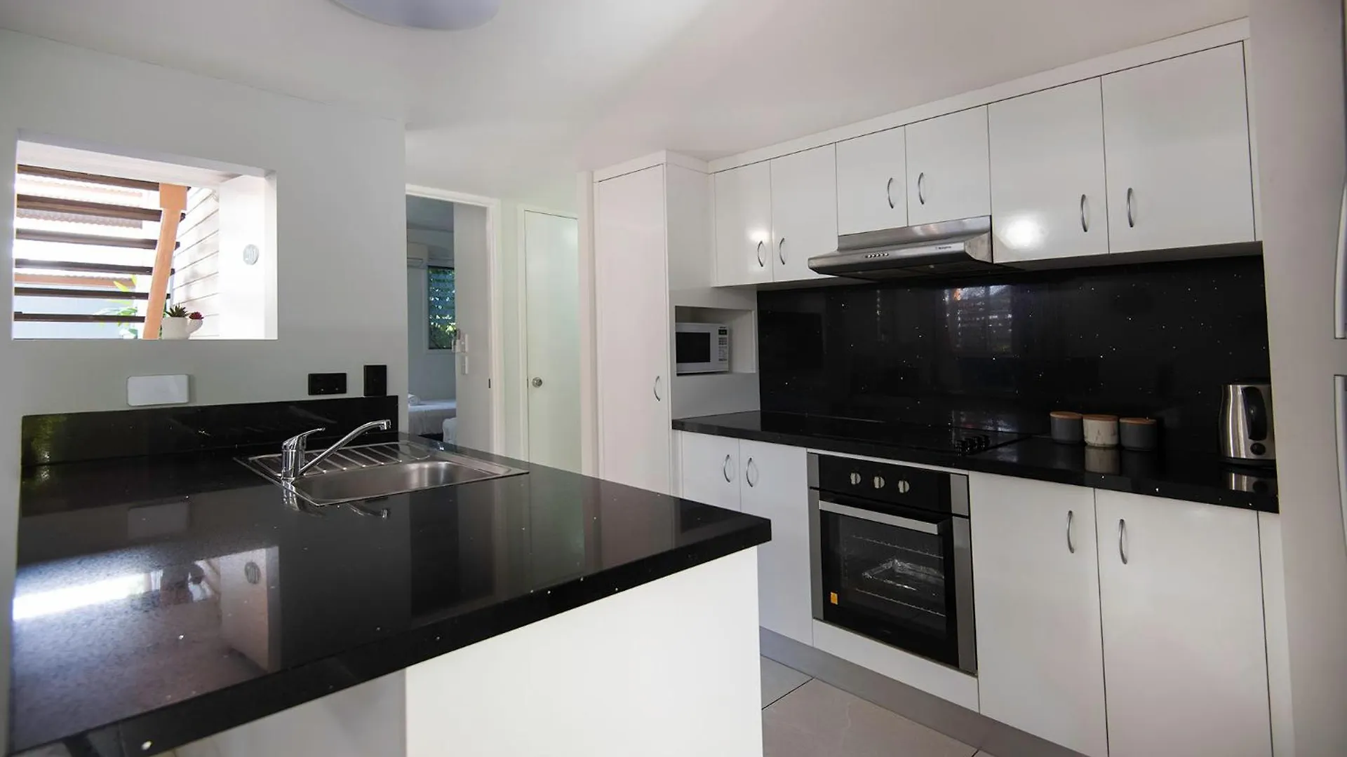 Marlin Cove Holiday Apartments Trinity Beach 0*,  Austrália